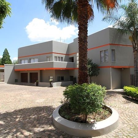 Waterfall Guesthouse Midrand Exterior photo