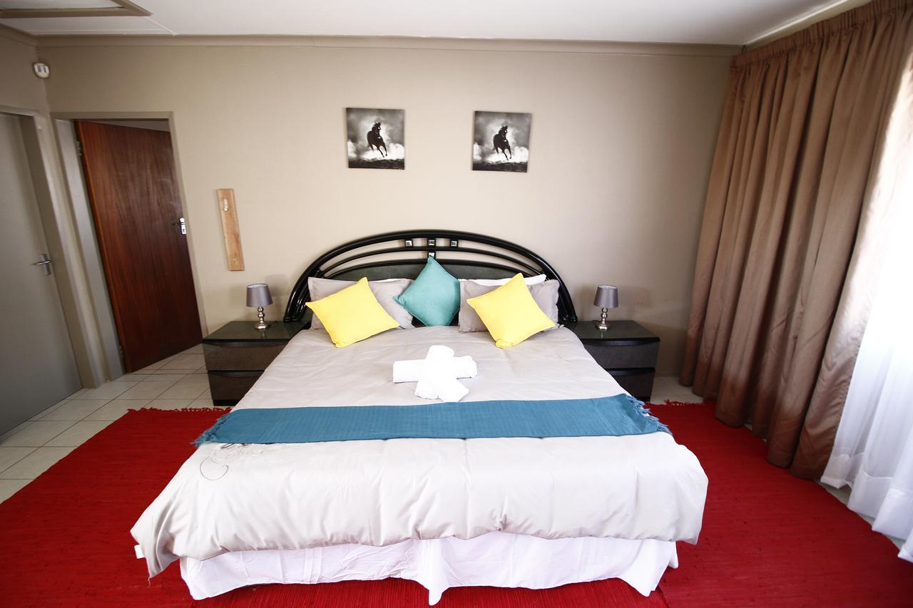 Waterfall Guesthouse Midrand Exterior photo