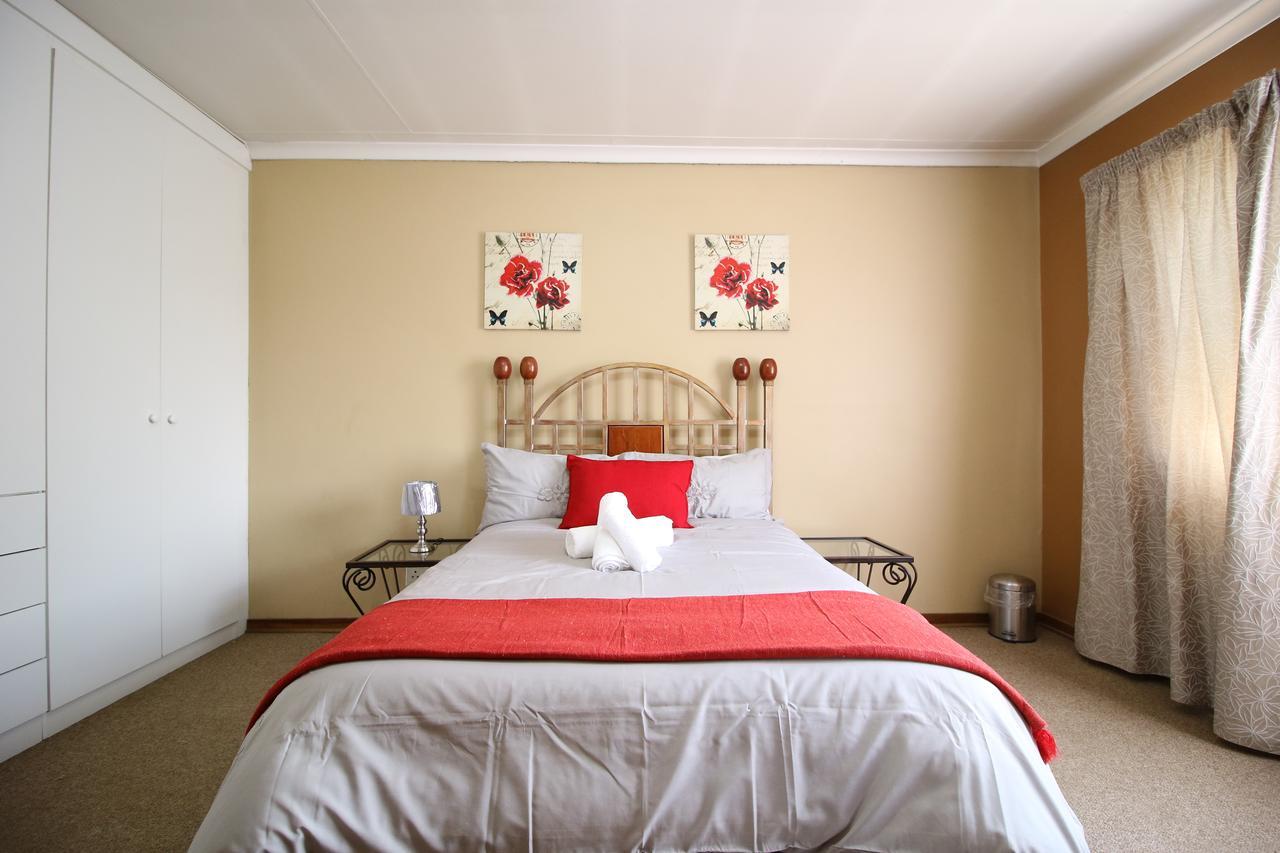 Waterfall Guesthouse Midrand Exterior photo