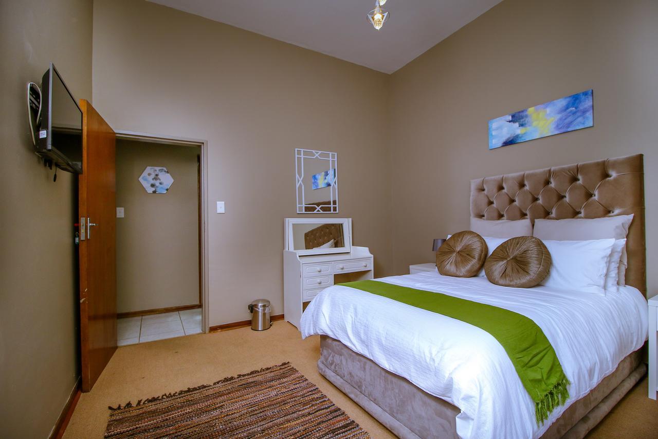 Waterfall Guesthouse Midrand Exterior photo